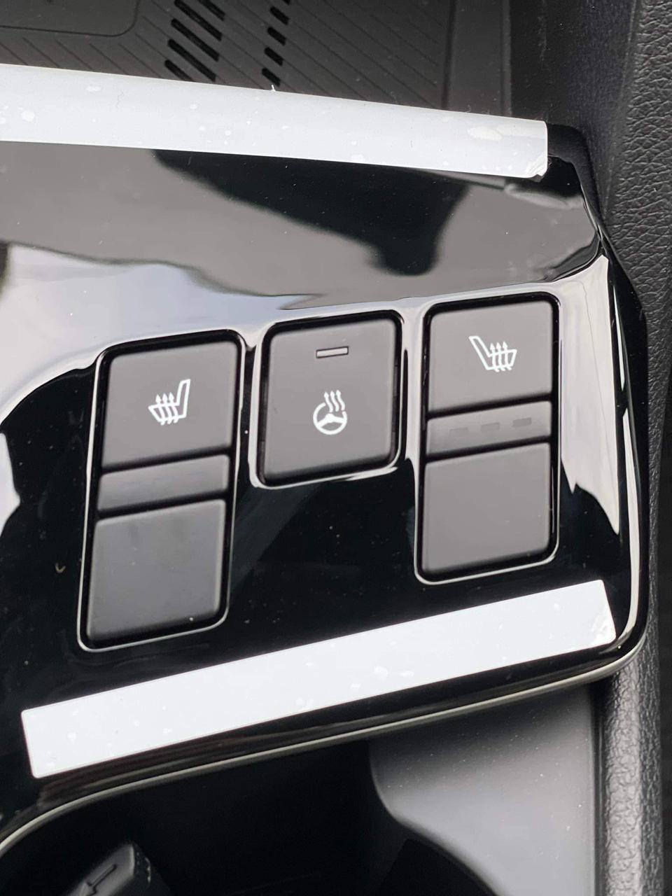 سبورتج فول قمارة حديد 2024 ٢٢٧ ورقه بيها مجال بسيط رادرات جانبية جنطة كهرباء🔥 دفترين و٢٧ ورقه وبيها مجال
🚘المواصفات :
🚗 خليجي ماشي ٢٠ الف وكسر قابل للزياده
🚗 الموديل 2024
🚗سعة المحرك 2.0L 
🚗 مرتبط بناقل حركة أوتو 6 نمر 
🚗AIR BAK 2عدد ‼️
🚗 حساسات أمامية + خلفي
🚗لايت زينون + LED 
🚗ويل كب 19‼️
 🚗4 دسك
🚗اريل نفكيشن
🚗مفتاح التشغيل بصمة 🔑
🚗تشغيل عن بعد 🧐
 🚗بصمة دخول الابواب ‼️
🚗 فتح الصندوق كهرباء
🚗 دشبول شاشة 
 🚗شاشة Apple Car play‼️
 🚗كاميرا خلفيه دواره
 🚗الانارة الداخلية شمسي 💛
 🚗المقاعد مخمل لون بيجي  
🚗حركة المقاعد الأمامية كهرباء
 🚗تدفئة المقاعد الأمامية 
 🚗تدفئة المقود ‼️🔥
 🚗تتسع المقصورة ل 5 ركاب 
🚗مثبت السرعة Cruise
 🚗المودات والأوامر الصوتية
🚗أوضاع القيادة  Drive Mode
 🚗فحص أنظمة السيارة 
 🚗 مقود  جلد حياكه‼️
 🚗شفتات مقود
 🚗 تبريد شاشة
 🚗قطعتين تبريد
🚗هاند بريك بصمة 
 ABS🚗
Auto Hold    أوتو هولد🚗
🚗  ISO Fex        ايزو فكس🚗
🚗 نظام مانع الانزلاق
 🚗نظام نزول المنحدرات
🚗 النقطة العمياء 
 🚗 اشارة في المرايا الجانبية
 🚗 مخرج منفذ الطاقة ⚡
   Bluetooth / USB🚗
 🚗 بردة خلفية 
 🚗 دمام خلفي 
 🚗شاحن هاتف Wairlees
🚗تطعيم الدواخل ألمنيوم واسود 
للاستفسار الاتصال ع الرقم  *********** مكان السياره زيونه او القاهره 
الاضافات..  عازل حراره للجام . تغليف بيبان . تغليف كشنات.
توجد ملاحضات بسيطه جدا 
التواصل مع صاحب السياره الاتصال بالرقم
