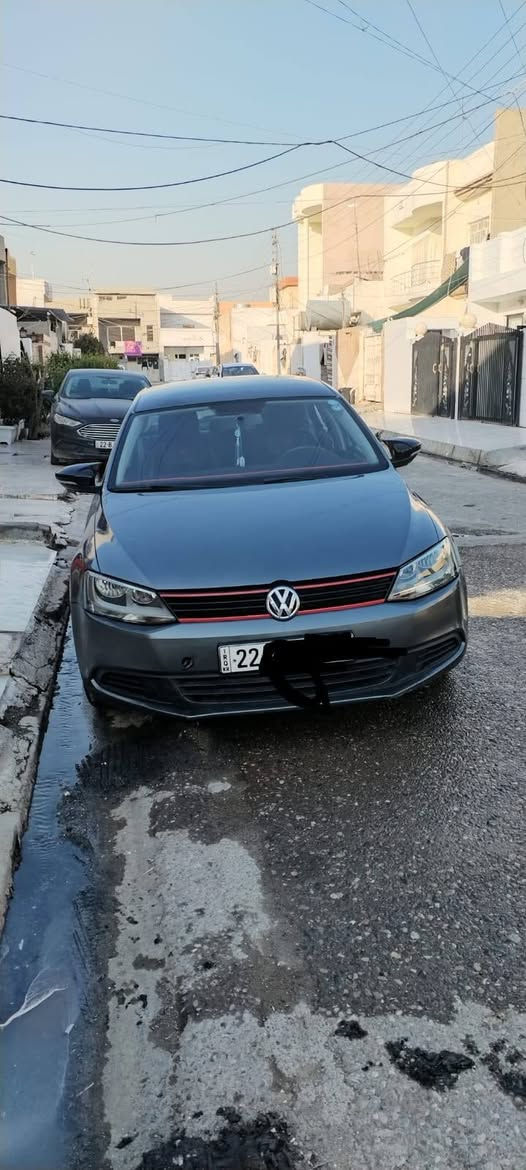 سيارة نظيفة مال بيت وارد خليجي رقم اربيل مابيها ضرر بس باب السايق مصبوغ بدون دواخل شاشه ايباد محرك 20 بدون توربو للاستفسار على هذا الرقم بي واتساب 
*********** أربيل, العراق
