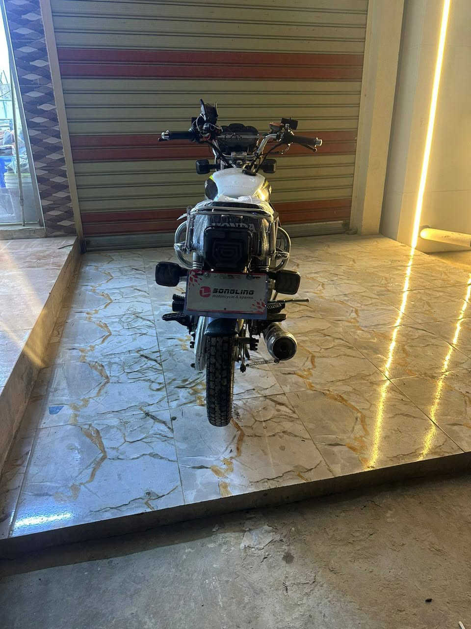 مابعد السلام
دراجه ايراني موديل 2024 نضيفه كلشي معايزهه ب٥٥٠ 
***********
