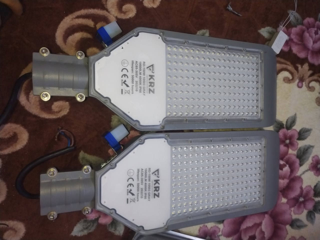 السلام عليكم ورحمة الله وبركاته 
يوجد تصليح كافة انواع البلاجكتورات وتبديل الحساسات 
وربط الانارات الخارجية على خلية ضوئية ( اطفاء/تشغيل ) تلقائي 

🔺 قرية مشيرفة 
***********
***********
