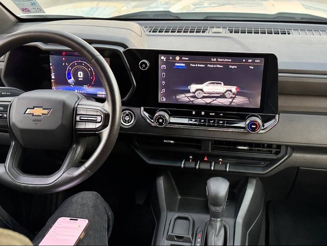 بسم الله الرحمن الرحيم 
كولورادو ٢٠٢٣ شتيكي زور ناوازه    و جوان 
رةقة سلماني 
مواسفات lt  
كامل شاشيه الكتروني كاميرا 
راداري پيش
كوشن تاهو
سيتمي كارپله ي و تحديد سرعه و اتو ستؤپ و ڕاداری خەتی جادە
ناوبۆدی لۆک 
چەمچەی سپۆرت
دۆسەی بیلادی
وای فای wifi
2×4
تراکشن کۆنترۆڵ
مكينه ٤ بستؤن ٢.٧  اقتصادي و زور به قوه ت مرخوب 
ته نها 43هةزار روشتووة 
سيتةمي دژة خليسك و abs و قفلي اكسل 
 
سة يارةكة  بئ بوياخ و بئ پارجة گوراوة تةنجا دو جيگة بجوك pdr هةية واتة ( سارد) 
هيج ارباگ نة تةقيووة هةموي بيلادية 💯 
سةيارةكة رةقةمة و بةناوي خومةوةية 

247$ ورقة و مجليكي كةم 

بؤ زانياري زياتر 

***********
***********             

#_للبيع   #_للمراوس

🚘 للبيع | شيفروليه كولورادو 2023 – LT

شيفروليه كولورادو موديل 2023 فئة LT، بحالة ممتازة واستعمال شخصي، جاهزة للعمل بدون أي ملاحظات.

✅ المواصفات

محرك تيربو 2.7 لتر – 4 سلندر

ناقل حركة أوتوماتيك بـ 9 سرعات

دفع ثنائي (2WD)

اللون الخارجي: أبيض

الداخلية: جلد 

ماشية: ٣٨ميل فقط

رقم التسجيل: السلمانية 

🎯 الميزات

شاشة وسطية حديثة بنظام Google المدمج

شاشة عدادات رقمية

إعادة تشغيل ذاتي + تشغيل بصمة

دعم Apple CarPlay و Android Auto لاسلكيًا

كاميرا خلفية

نظام تحذير مغادرة المسار

كبح تلقائي للمشاة

إضاءة أمامية أوتوماتيكية IntelliBeam

باب صندوق EZ Lift مع مساحة تخزين StowFlex

🛠️ الحالة الفنية

 بدون صبغ بدون تبديل وبدون شاصي مكفول من التبديل 

خالية من العيوب الفنية

استعمال نظيف جدا

السعر مناسب عند الاتصال ✅

📞 للتواصل

***********
*********** السليمانية, العراق
