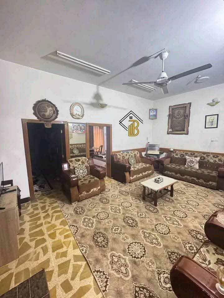 المساحه 375 متر واجهه 15 ونزال 25

الديوانيه العروبه الثالثه قرب كلية الطب

طابقين كونكريت مسلح

الطابق الاول يحتوي على //غرفتين نوم استقبال كبير مع غرفة طعام

صاله ومطبخ

حديقه +كراج سياره

صحيات داخليه وخارجيه

الطابق الثاني يحتوي على // صاله + غرف نوم عدد3

فقط الصحيات قيد الانشاء

التواصل ***********
