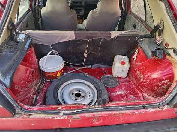 السلام عليكم من رخصت الادمن عندي هتي السياره للبيع موديل 1988المحرك اثر بخار رقم مسطره مابيها صبغ والسياره مثل ماواضح بل صوره السعر 25 وبي مجال شرط التحويل ***********
