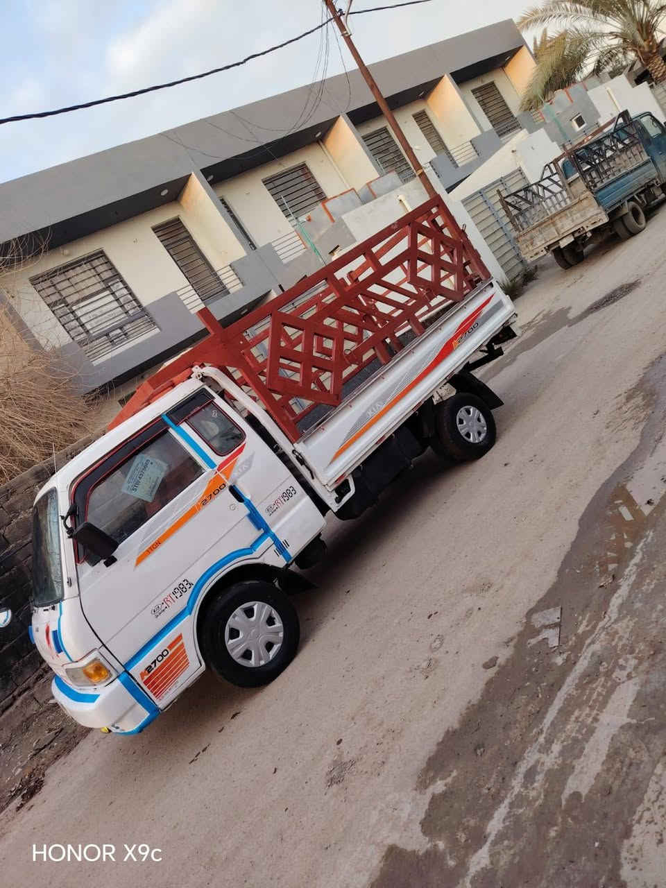 السلام عليكم 
كيا بنكو 1996رقم ديالى للبيع 
كير ومحرك آكسل شاصي مكفول 
صدر ومشط وباور ستيرن جديد 
سنوية مشروع وطني ل2027
قمارة وربع 7جنكال تحويل مباشر 
صبغ حزام للجمالية فقط بدون ضربة 
السعر 53
مكاني بلد طريق السيد محمد 
للاستفسار  ***********
                ***********
