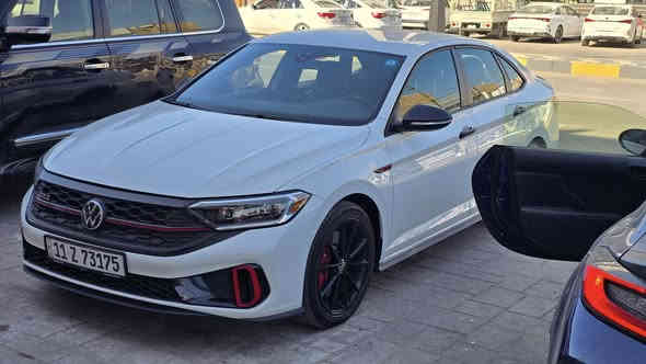 جيتا 2024 امريكي ماشيه 21 نسخه 40 سرعتها 320
رقم بغداد جديد بسمي 
كير محرك مكفول محرك 2000 تيربو  تخم تاير تبريد ثلج صدرها جديد بيها 3 قطع صبغ مثل ما موضح حادثها ويا صور 
بجم بلادي بدون ارباك السعر 165 بيها مجال للشراي 
الاستفسار *********** 
مكاني بغداد السيديه
