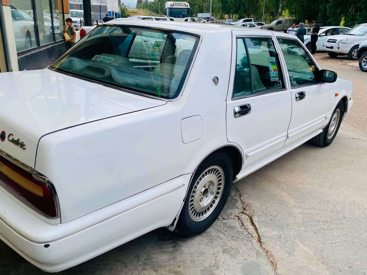 ***********
***********
نيسان سدريك 2001 ناوي له حاسيبه نيه 
تەبرید لەسەر سویچ 
گێر و مەکینە و اکسل لۆک بیلادی
هەموو گیامی ئیش ئەکات
ناو فۆرميگا
قفڵ مەرکەزی
سيدى ئۆکس
کارەبای کامل مەزبوت
چوار جام کارەبا
پێش و دوای جرکەی تیا نیە تازە داگیراوە
ناوی لەسەر دەقی شةريكە ماوه 
تاقم تایە و ویلی پاک
پێشی كراوه به زينۆن 
كامل لايت و به گلايت تازەی بيلادی بۆ بەستراوه 
یەک دینار مەسرەفی نییە
تەنها فرۆشتنە
ڕوو بەڕوو زۆر لە ڕەسمەکان جوانترە
ژمارەی خاوەن سەیارە ☎️
***********
*********** كويسينجاك, أربيل
