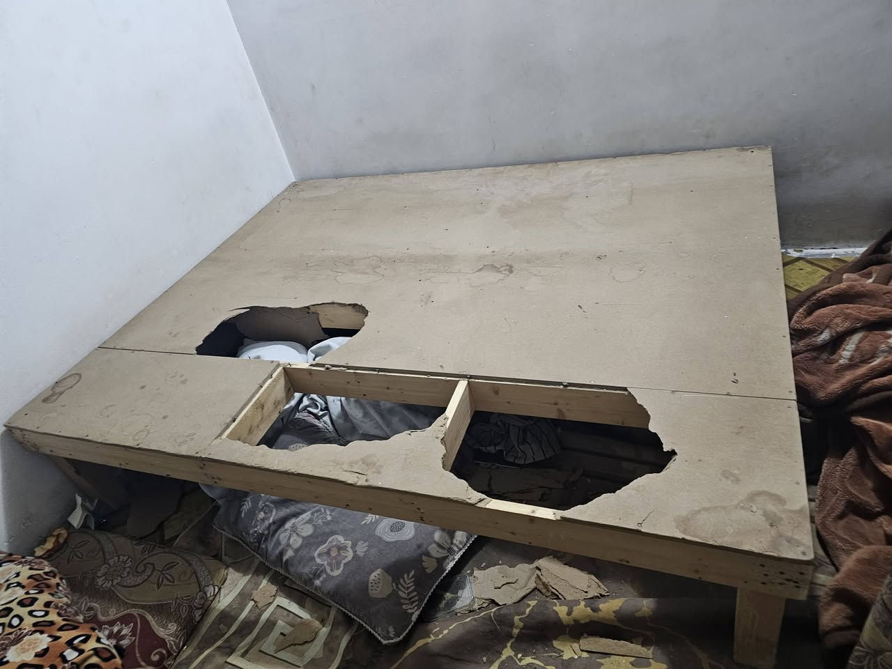 مجاناااااا
بس جيب واحد وياك واخذها بلعافية عليك

جرباية نفرين يحتاجلها بليته يم نجار يسويها الك بعشرة اذا تريد تاخذها راسلني علواتساب 
***********
