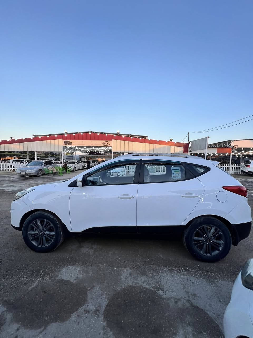 السلام عليكم توسان ٢٠١٥  السياره نضيفه ماعايزها شي تخم تاير جديد تبريد تدفئ رقم نجف انكليزي 
مكان السياره النجف 
بيها رصعات مال حالوب بالقماره 
السعر ١٤٨ ورقه وبيها ماجال
ماتواجد على الفيس فقط على الرقم  
باقي التفاصيل  ***********
