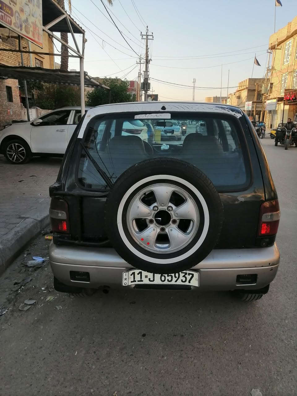 كية سبورتج موديل ٢٠٠٠ رقم بغداد سنوية لل ٢٩ السيارة مكفولة مكينة كير صبغها بلادي بيها قليل خياسات مكاني كوت تلفون *********** كهربائيات كلها شغاله كير عادي بأسمي رقم انكليزي تخم تاير كلج جديد باتري جديد بريك جديد عارض ٤٥ ورقة بيها مجال مكينة مفتوح مو مسكر
