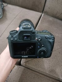 كانون D6 • عدسة ١٠٠/٤٠٠ • مبادلة آيفون ١٥ برو