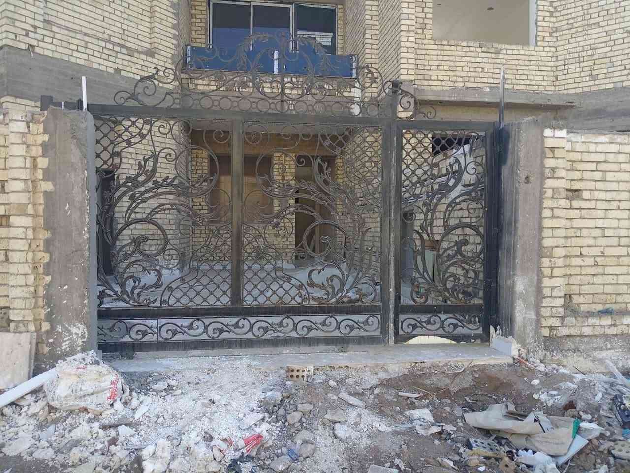 🛑 حدادة بيتك أو مشروعك مأمنة.. وبأسهل طريقة دفع! 🛑
​تريد تحمي بيتك بأقوى الأبواب؟ أو تحتاج سقيفة تحميك من حرارة الصيف ومطر الشتاء؟ 🏠⚒️
الآن مع [ حدادة السلطاني ]، نضمن لك أرقى التصاميم وأقوى أعمال الحدادة والمتانة العالية، وبدون ما تشيل هم الميزانية!
​✨ خدماتنا في الحدادة تشمل تصميم وتنفيذ:
​أبواب وشبابيك حديد: موديلات حديثة (سي إن سي وباب شرقي ومودرن) تجمع بين الأمان العالي والجمال. 🚪🔐
​سقائف متكاملة (كيسبان وسندويج بنل): للسيارات، الكراجات، والأسطح، وبأقوى الهياكل الحديدية. ☀️🌧️
​كرفانات حديدية: تنفيذ سريع ومتين وبمواصفات ممتازة حسب الطلب. 🏗️
​🔥 المفاجأة: كُل أعمالنا متوفرة الآن بنظام (الأقساط)! 🔥
​جدد بيتك أو جهز مشروعك الآن، وقسّط براحتك وبدون ضغط مصاريف.
​💳 شروط التقديم:
​الاعتماد حصراً على بطاقة الماستر كارد (MasterCard).
​إجراءات سهلة، سريعة، وبدون أي تعقيدات.
​📐 المعاينة وأخذ القياسات متوفرة لخدمتكم!
نصل إليكم أينما كنتم لضمان دقة التنفيذ والسرعة في العمل.
​📞 للحجز والاستفسار عن تفاصيل الأقساط وأسعار المتر، تواصل معنا الآن:
​رقم الهاتف: [ *********** ]
​الموقع: [ واسط / قضاء العزيزية ]
​أو أرسل لنا رسالة مباشرة عبر رسائل الصفحة 📩
​[حدادة السلطاني] - متانة الحديد وأمان لبيتك.
