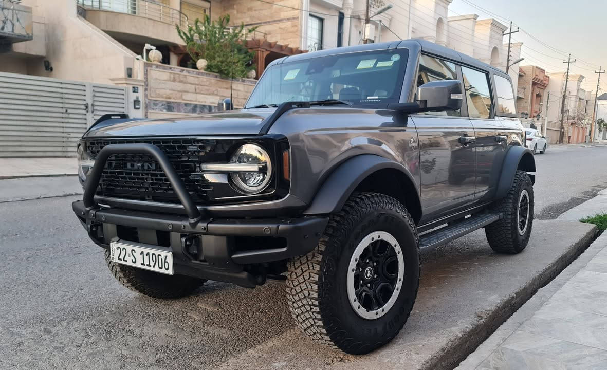 السلام عليكم 
من رخصة الادمن

فورد برونكو اوتربانك ساسكواتج
Ford Bronco Outer banks SASQUATCH 
Full option 
V6 - 2.7 2023
مكينة 6 سلندر توربو
تايرات ٣٥ انج من الشركة
قفل الاكسلات الخلفية و الامامية و مودات قيادة مختلفه
السيارة تجي اعلى من الشركة
دعامية حديد و درع الكييس
شاشه وتحكمات
 ماشية 8,500 مايل بوضع الزيرو
بدون رصع و شخوط 
كامرات ٣٦٠ و شاشه كبيرة
كشنات جلد و تدفئه و كهربائي
حساسات خلفية و امامية
مري كهرباء
رادار
كروز سرعة
اشاير بل مري
تشغيل عن بعد
حادث جاملغ امامي فقط و بدون ايرباك
سعر  43500$ وبيها مجال 
للاتصال ***********
