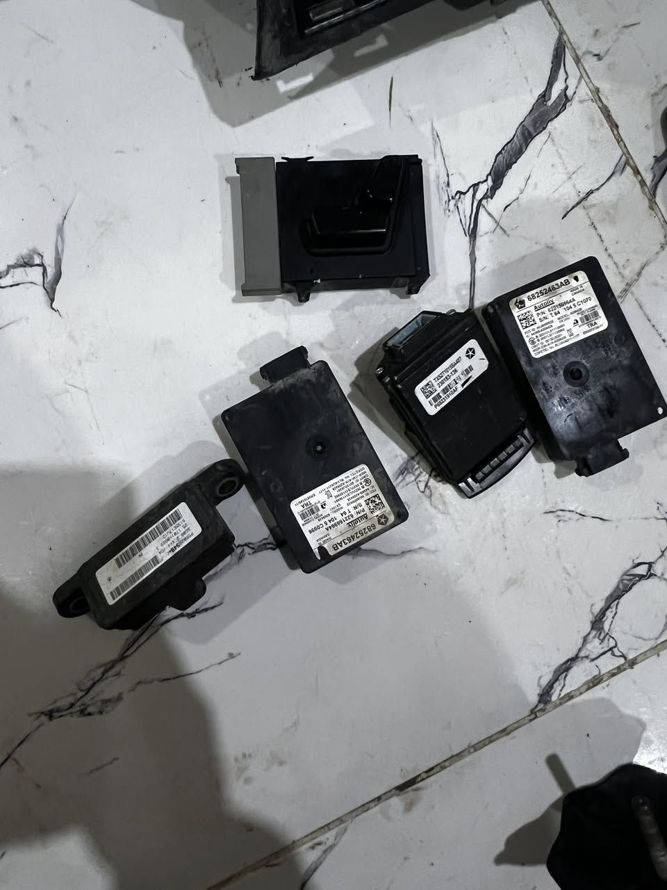 غراض جارجر للبيع
رادار امامي مع كافة الملحقات مع شباك ابو رادار
رادار خلفي  
داعميه خلفية لون بحري اصليه 
براغي سبير 
سيطرة تبريد عدد 2 فول ام الرادار
دفيوزر sxt
***********
