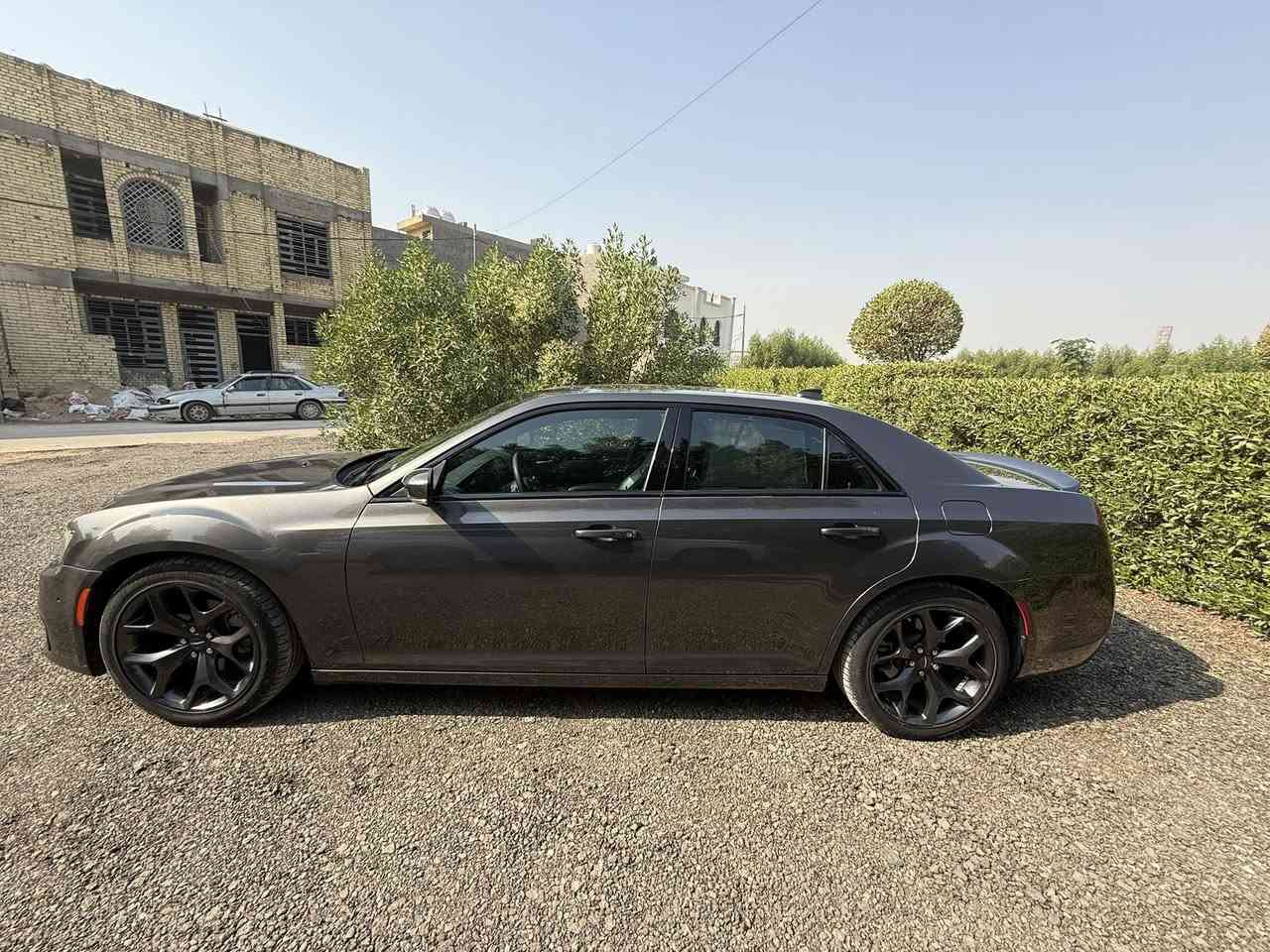 السلام عليكم 
للبيع 
أوباما كرايسلر 2023  S 300

السعر:  28٫000 $

المواصفات: 
بانوراما 
دمام خلفي  
اشاير بالمري 
هيتر مري 
كشنات كهرباء 
كشنات حضن 
تو ويل 
محرك 3.6
گير  S 
نضام ملاحه 
تشغيل عن بعد 
حساسات امامي خلفي 
ويل عشرين بلادي 
شفتات ستيرن
مثبت سرعه  
نضام تزحلق 
نضام gbs
كشنات حفر S 
بجم srt
ساعه بلاديه 
سستم سماعات
رادار خلفي 
رادار جانبي 
شاشا ابل كار بلي 
وبقية المواصفات معروفه مايحتاج اذكرهن 

حادث جاملغ + باب - تبديل بلادي نفس اللون بدون ايرباك

السياره بأسمي- رقم مميز
عنواني بغداد البلديات 
للاستفسار
***********
