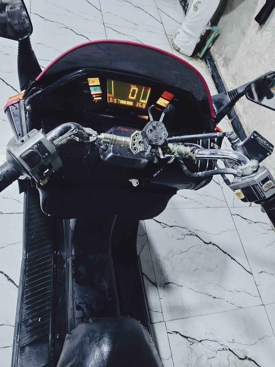 سلام عليكم
فيوجن للبيع موديل 2006
مكينه مجفته مكفوله لاتنقيص ولا 
تبخير ولا نضوح دراجه كامله مكمله 
ما ناقصها شي كهربائيات شغاله 
شلعه معدل فول سستم سماعات 
كفرات كامله  المكان نجف 
طريق كربلاء عمود 134
سعر 700 وبيها مجال 
رقم الهاتف 
***********
