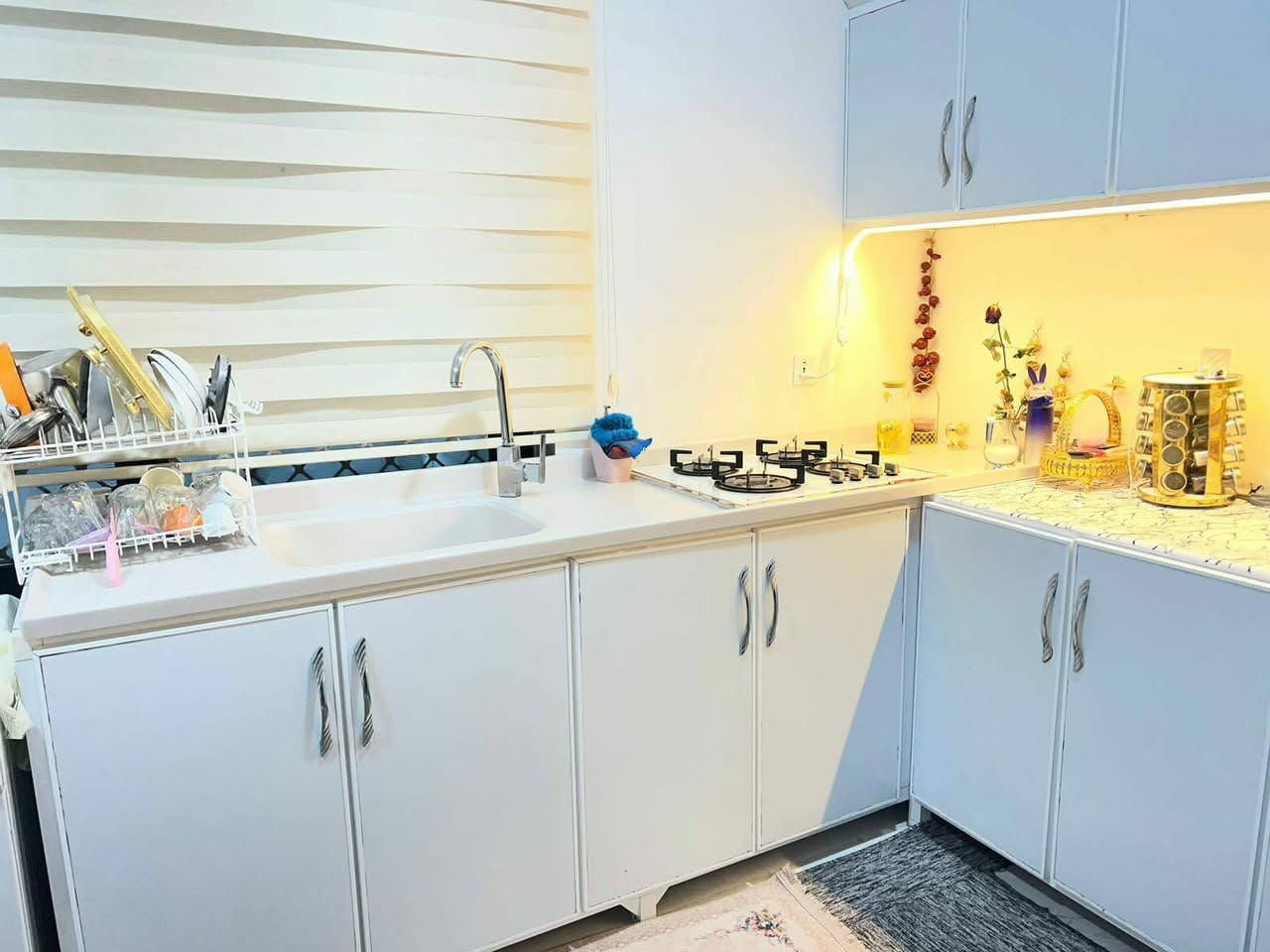 كاونتر الامنيوم  مستخدم كلش نضيف اخو الجديدقياس  6 متر   تفصال احطاطه كله مع طباخ  من الطراز الاول  بعقوبه تقاطع القدس للاستفسار ***********.
