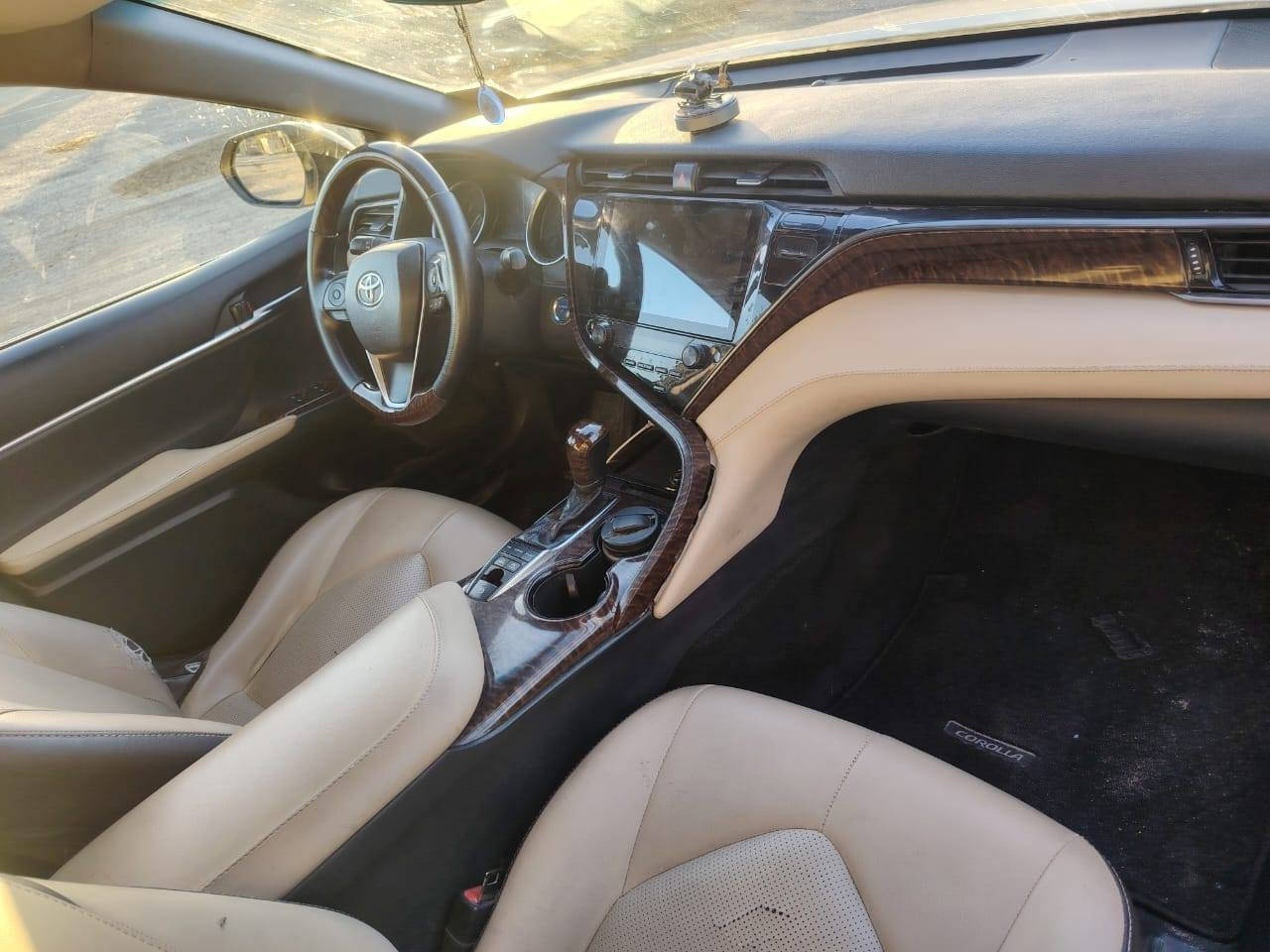 كامري تكسي دبي مديل 22 معلاية 23 سيارة حلوة وجاهزة رقم بصرة بسمي شرط التحويل سيارة بيها ضربة بالجاملغ الخلفي شبر اما باقي كفاله ماعده دعاميات ماشية 60000km  مكاني البصرة ياسين اخريبط السعر 125وبيها مجال حك الجية   رقم الهاتف *********** البصرة, العراق
