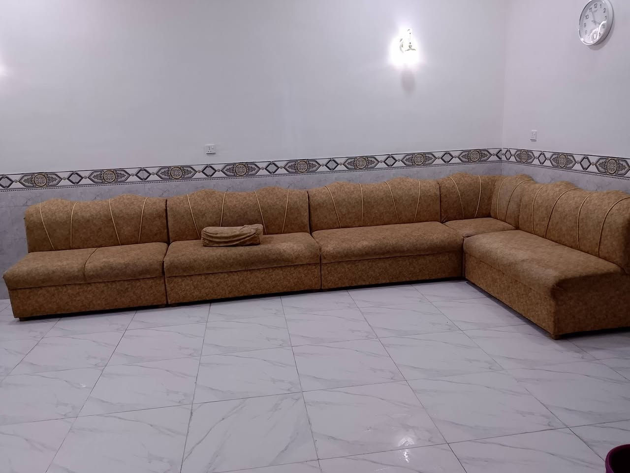 سلام عليكم تخم تفصال ١١ مقعد نضيف واي ضرر مابي السعر ٣٠٠ وبي مجال عنوان المحموديه حي القاده رقم ***********
