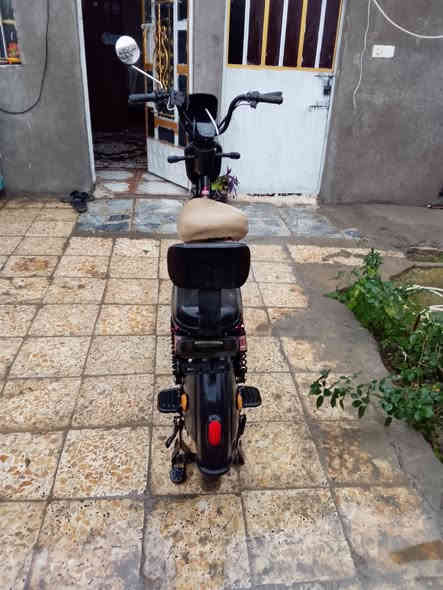 السلام عليكم للبيع دراجه شحن خمس بطريات ضعاف كمله تشتغل بس متقطع مسفات طويله كه كله شغله شاشه بلوتوث شحنه موبايل السعر 200مكاني مقابل منشاه نصر ***********
