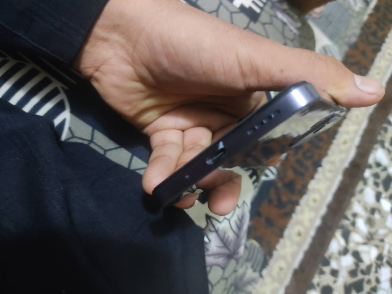 ريلمي c75 ذاكره 512 ضد الماء والكسر الجهاز مكفول ما عده شخط بالشاصي بالقرب من منفذ الشحن موضح بالصورة 225 وبي مجال حك الجيه العنوان بغداد هذا رقم الهاتف لو واتساب ***********

