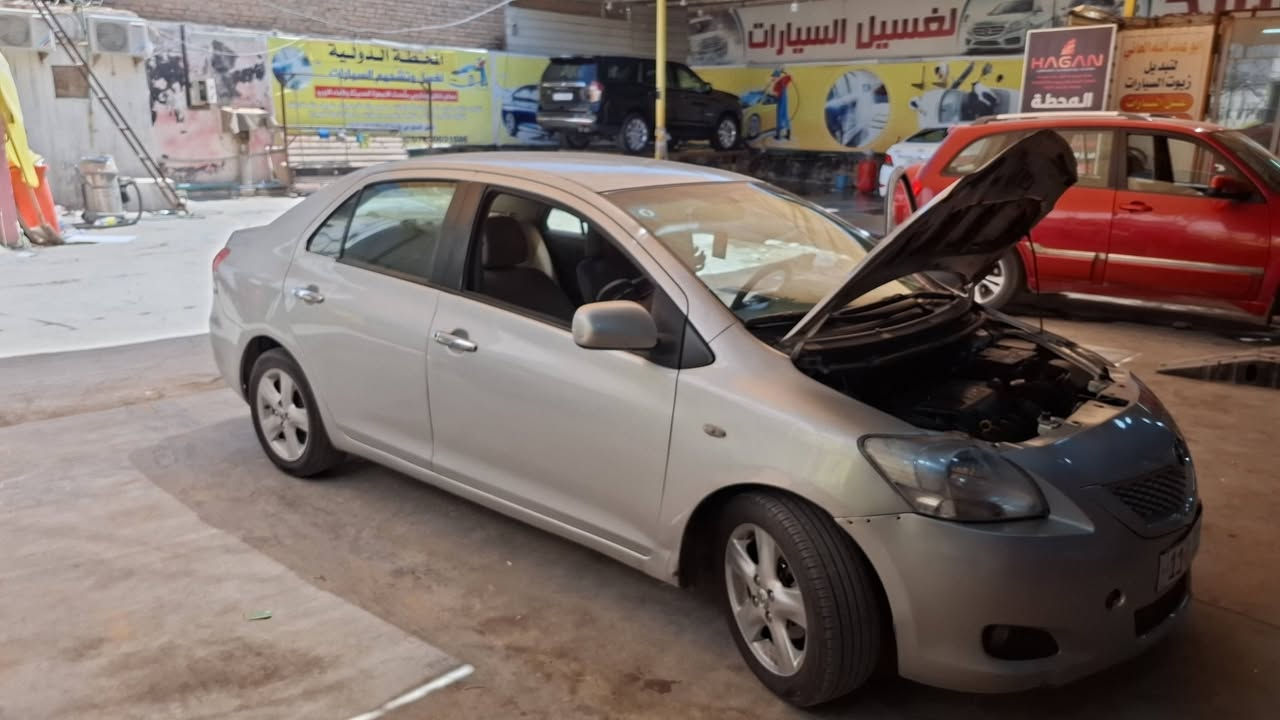 يارس 2007 صبغ حزام بدون حادث باسمي رقم بغداد ب 75 وبيه مجال بغداد الغزاليه ***********
