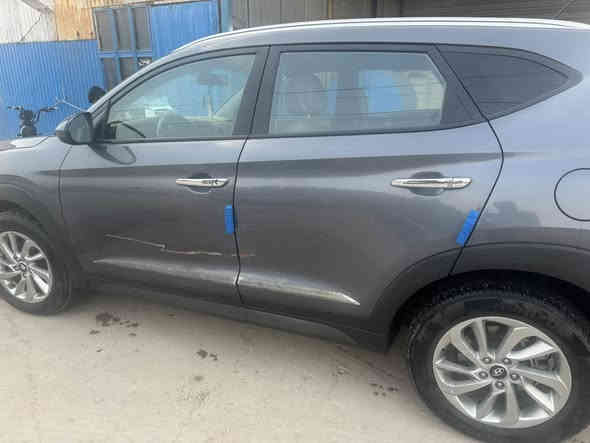 السلام عليكم توسان للبيع موديل 2016 gdi 2400 سيارة داخلة كلين تايتل مابيها ضربه هنا نضربت بلعراق الضربة واضحة بلصوره  السونار هم موضح بلصوره سيارة خير من الله صدر جديد تخم تاير جديد كلشي جديد سعر 150 بيها مجال 
للاستفسار ‭0771 477 1375
