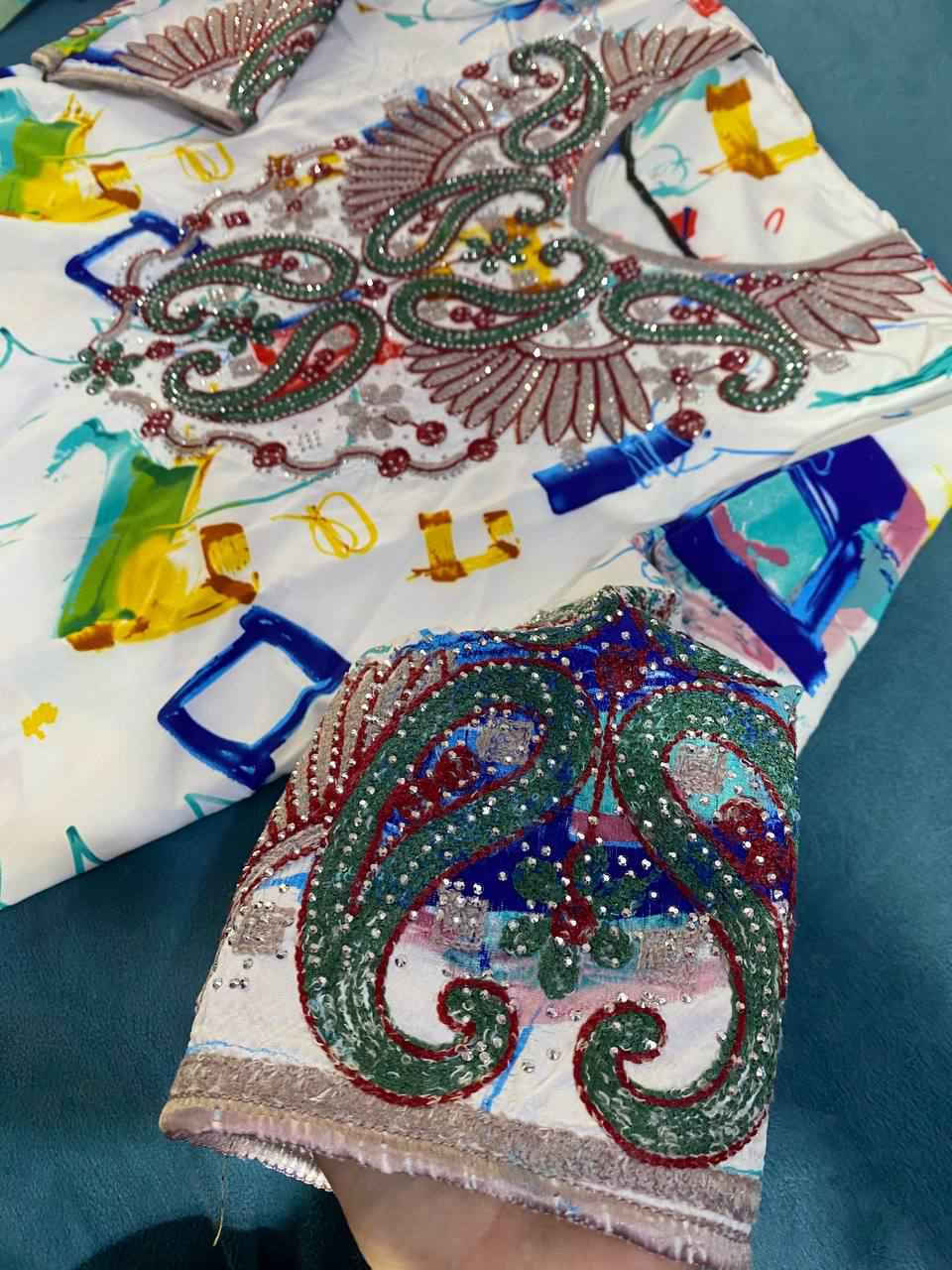 مخور رمضاني كلش نازك 
الصدر تطريز وستراس 
القياس ( لارج - اكس لارج - 2 اكس لارج)

السعر 15 الف بغداد, العراق


**إذا كنت صاحب هذا الإعلان وتريد حذفه لأي سبب، رجاءا أرسل رسالة إلى الدعم الفني**