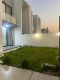 بيت للايجار في مجمع البدور  يقع في بوليفارد   بيت ٢٠٠ متر صاله ومطبخ و...