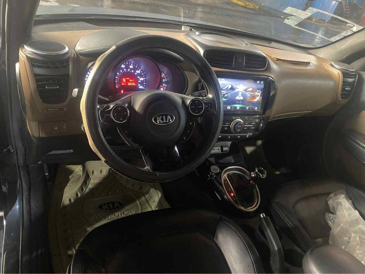 السلام عليكم للبيع كيا صول 2014 محرك 2000 GDi  صدر امامي  خلفي نضيف تبريد شغال تدفئه شغاله سياره كامله ومحتاجه كل شيء السياره ادوات بدون كص السعر 50 وبيه مجال ‏‪***********‬‏
