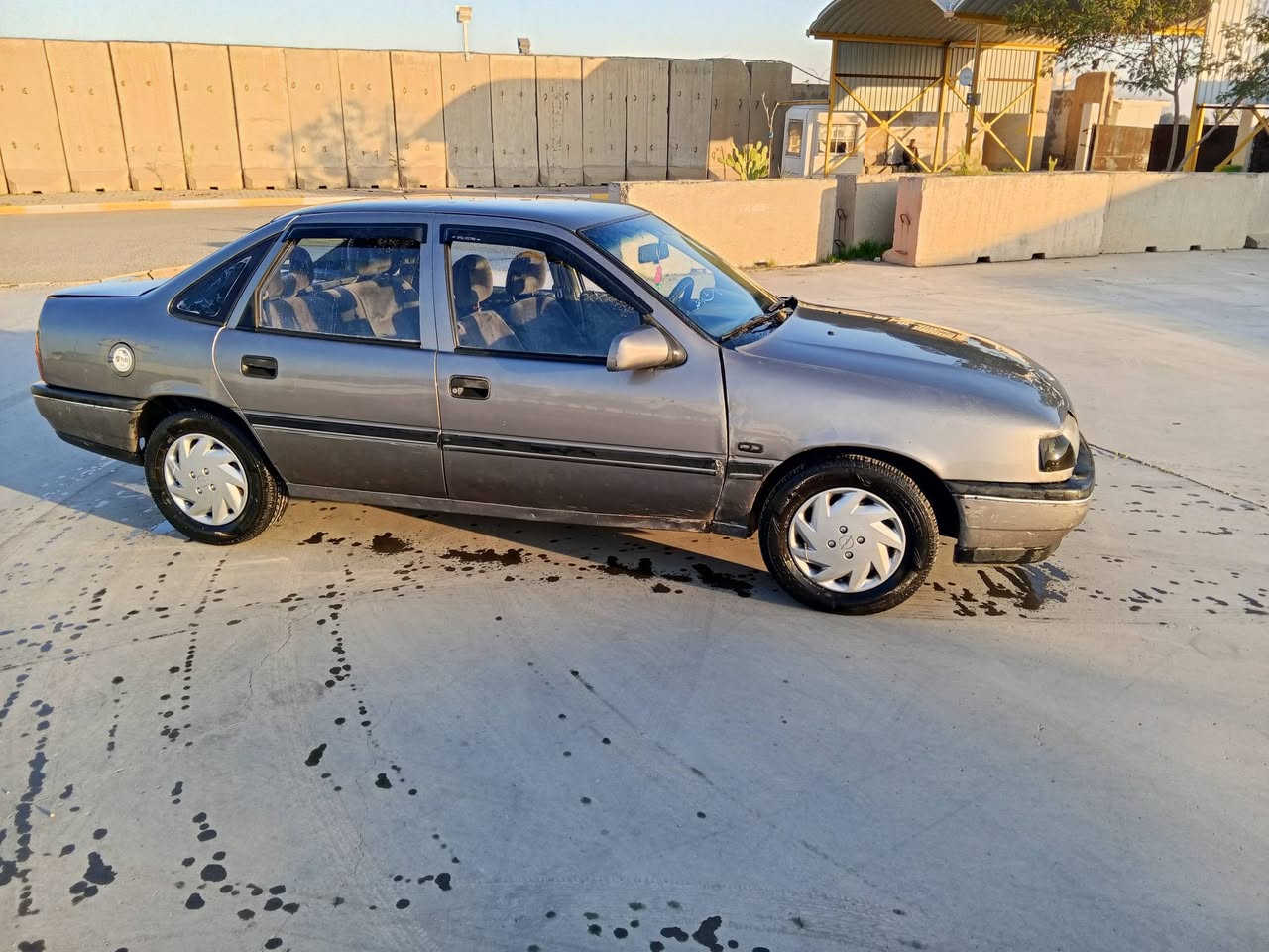 اوبل فكتر كير عادي موديل 1992 سليماني رقم جديد بطاقه بنزين بيه بس منتيه صاحب الشرعي كركوك  هذا رقمي *********** تحياتي

