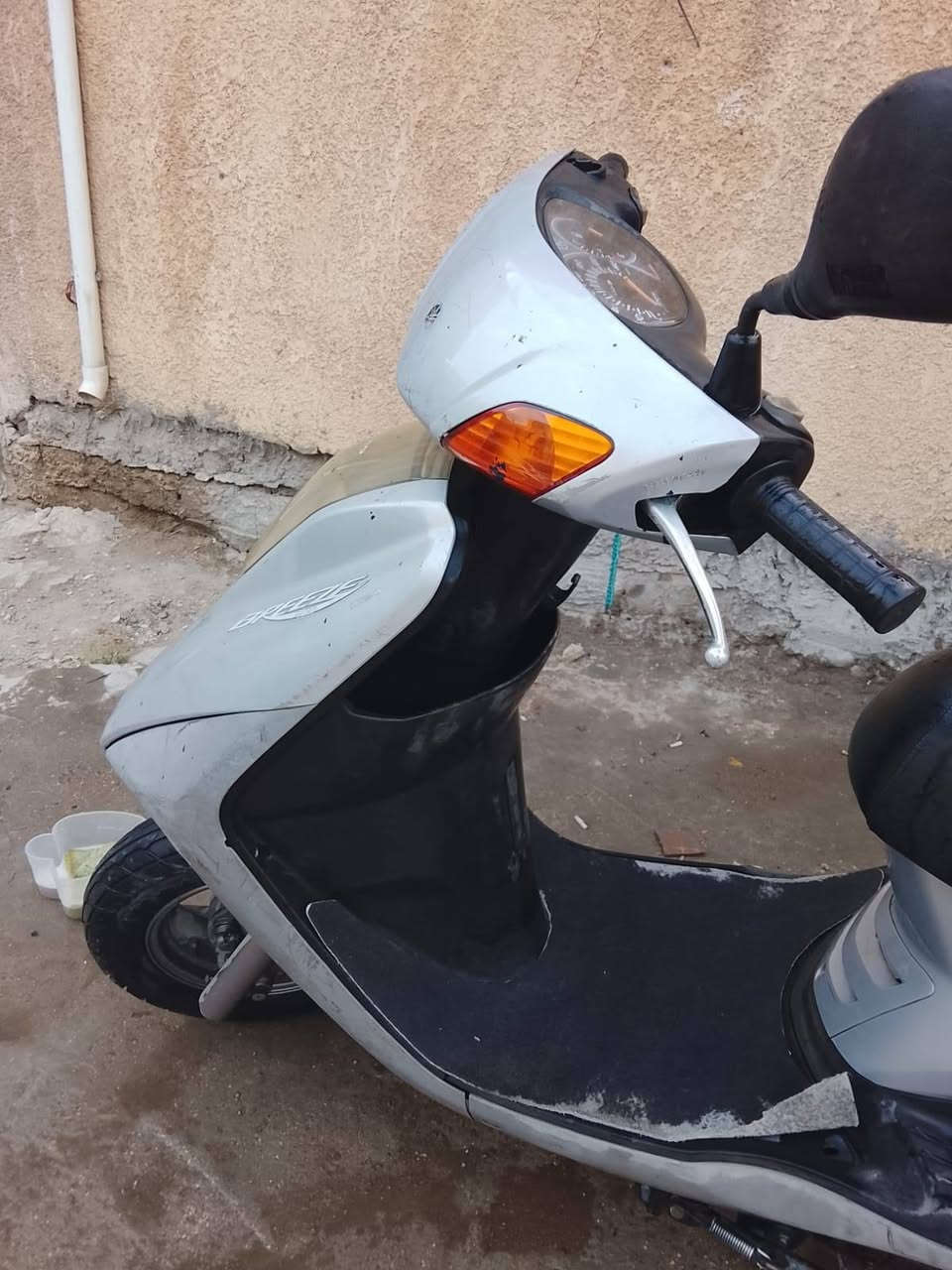 السلام عليكم 
 عندي دراجه بريز للبيع
 السرعه 140 
مكاتبه فقط الاستفسار ع رقم صاحب دراجه 
مكاني بغداد  بشلعه شارع محمد الصافي تجي تشوفها ع فحص وتدلل
الرقم ***********
ماخذها بمليون واريدها ب750
