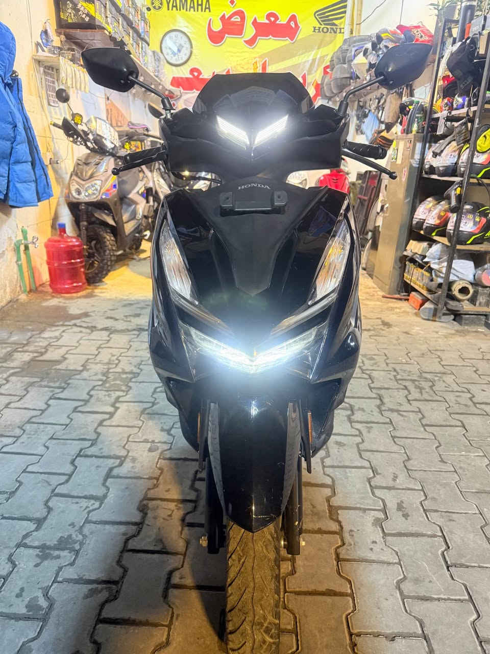 سلام عليكم 
للبيع فقط 
هوندا ياباني 
نوع كرزلا 
غراضها مال بيسي اكس 
ماشيه 14 فقط 
رقم وسنويه وشرط التحويل 
دراجه ناعمه وقويه واقتصاديه جدا 
مكاني بغداد فضوه عرب 
معرض كريم الربيعي 
بيع نقد وأقساط ماستر رافدين فقط 
*********** بغداد, العراق
