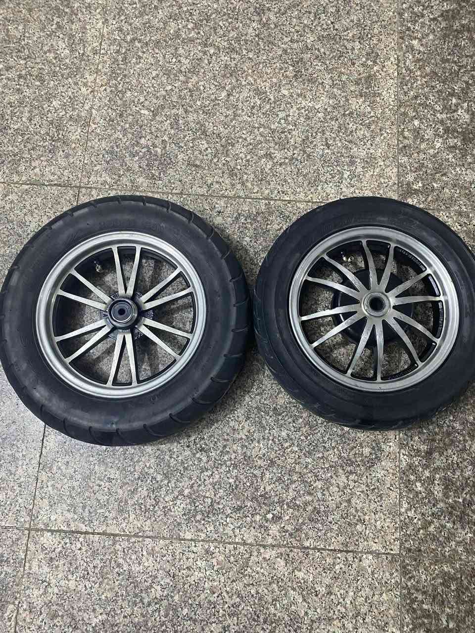 🙋‍♂️سلام عليكم ويل مشيف اصلي تريد ابيعلكيا هوه والتاير تريد بدون تاير بكيفك وتايرات جبلاتين انطيك ويا للبيع مو شراي لتعبني خاص موجود وهاذه رقمي ***********💁‍♂️
