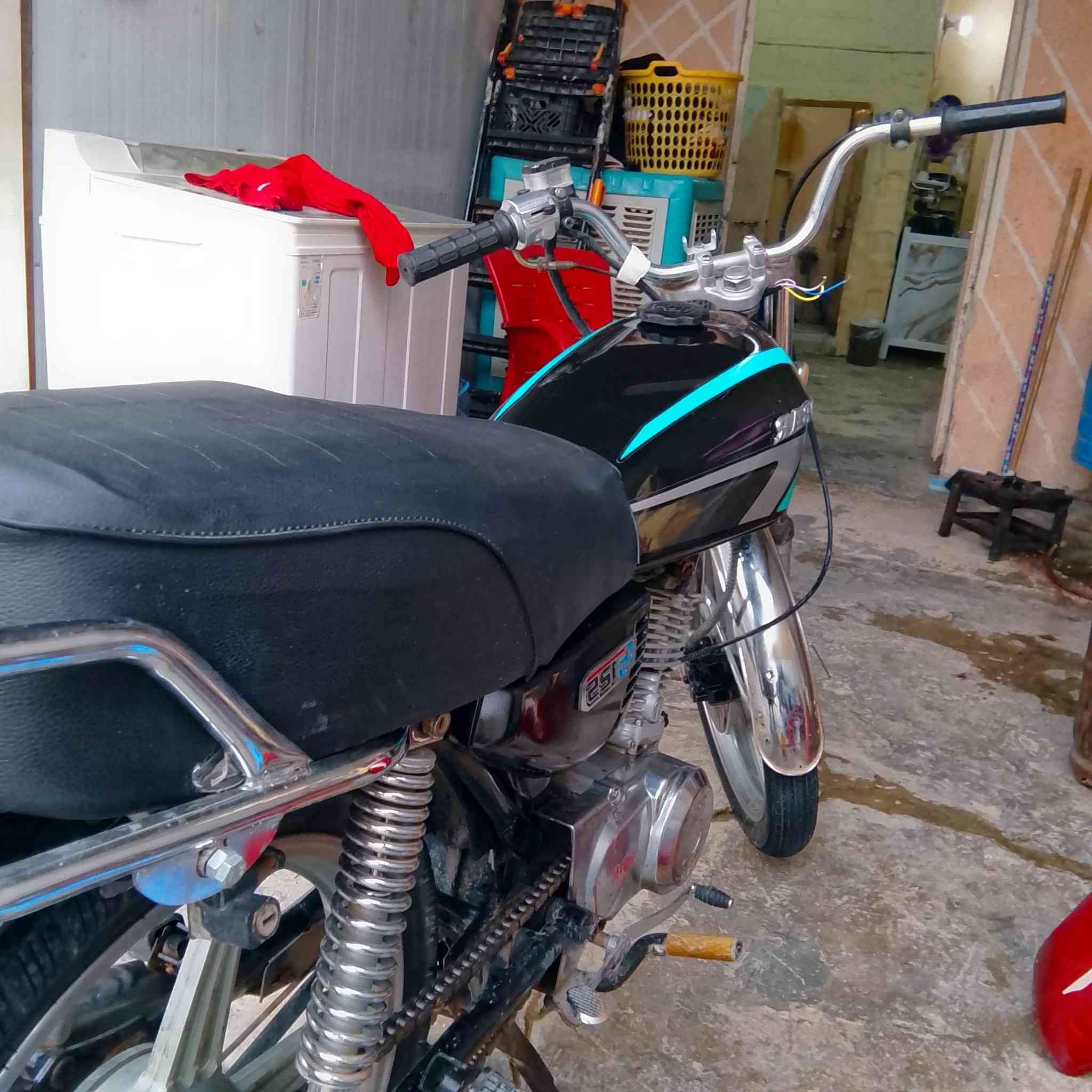 دراجه روبر محركها 150 موديل 18 السعر 200 أو بيها مجال شي قليل ال مو شراي لا ايتعبني *********** راسلني واتساب او تدلل
