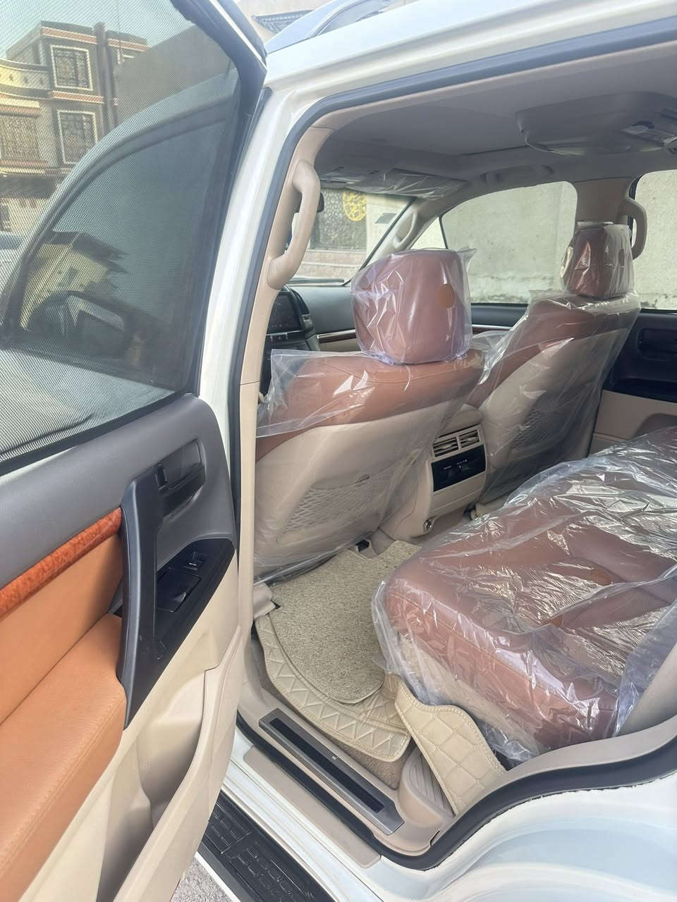 لاندكروز 2014 خليجي  رقم بصره جديد تحويل ثاني يوم  مكفول صبغ ضربه تبديل عد بارد بسيط
فول موصفات 1/1
حساسات امامي خلفي كامره خلفي   فتحه كشنات كهرباء مري شفط بصمه تشغيل عن بعد تبريد 3قطع لد امامي خلفي لايت زنون  تحكم  ستران شاشه بل قماره باقي موصفات معروفه سعر 348 بيه مجال لشراي يتصل ***********. ملاحضه: سياره مكينه 8سلندر مامفتوحه جديد سياره كلش
