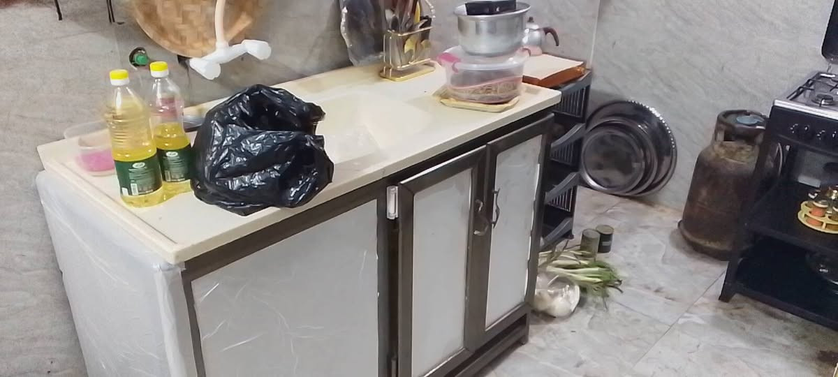 نص تخم للبيع نضافة 100٪ السعر 180 وبي مجال
غسالة شرط النظافه كلها شغاله 

كاونتر نضيف مثل ما موضح بالصور 75 
للاستفسار الاتصال على الرقم ***********
مكاني ديوانية حي الزيتون
