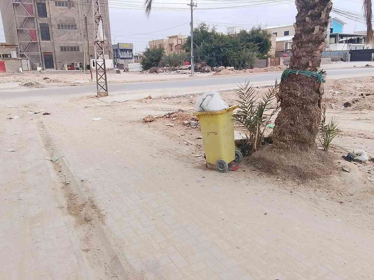 يتوفر بيت على الشارع الجديد وساحه كدامه وثاني بيت عن الركن المساحه 135 الواجهه 9النزال 15
غرفه استقبال ونوم ومطبخ وصاله صحيات خارجية وداخليه الطابق الثاني غرفتين نوم وصاله وصحيات وصطح أول وثاني البيت طابو صرف موقع البيت على حوالي الكفيل مباشر للاتصال ***********/***********
