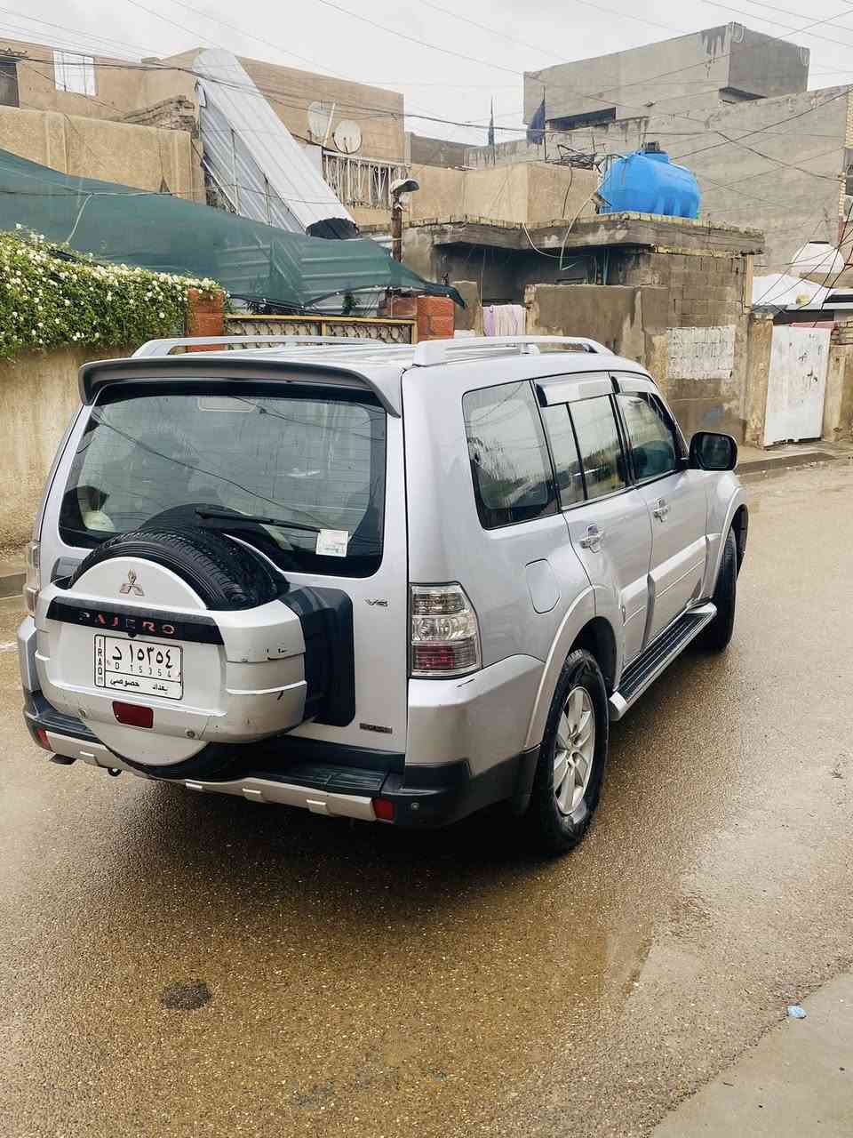 سلام عليكم ورحمة الله وبركاته
ميتسوبيشي باجيرو 2008 حبتور:
- *الحالة:* مكفولة، كفالة عامة بدون صبغ  بدون تبديل وبدون جراد قطرة جراد ما بيهه مكفوله 
- ⁠هزه جديده بهاذ الشهر بسمي تحويل ثاني يوم 

- *المحرك:*
- سعة 3.5 لتر
- 6 سلندر
- 250 حصان
- عزم دوران 329 نيوتن متر
- *ناقل الحركة:*
- أوتوماتيكي 5 سرعات
- نظام Sportronic
- *الدفع:*
- رباعي 4WD
- نظام Super Select 4WD
- *اللون:*
- سمائي (سلفر)
- *المواصفات الداخلية:*
- مقاعد جلد
- مقاعد  كهربائياً
- شاشة لمس 
- نظام صوت 10 سماعات دمام 
- مكيف هواء مزدوج ‏ثلاث قطع تبريد 
- نظام تدفئة وتبريد للمقاعد
- *المواصفات الخارجية:*
- جنوط 18 إنش
- مصابيح زينون
- مصابيح ضباب
- مرايا جانبية شفط  كهربائياً
- نظام دخول ذكي
- ⁠فتحت سقف ‏كبيرة
- *الأمان:*
- نظام ABS
- نظام EBD
- نظام ESP
- نظام تحذير من الاصطدام
هذه بعض المواصفات الأساسية،
السعر 120 وبيهه مجال مكاني بغداد الكماليه 
***********
