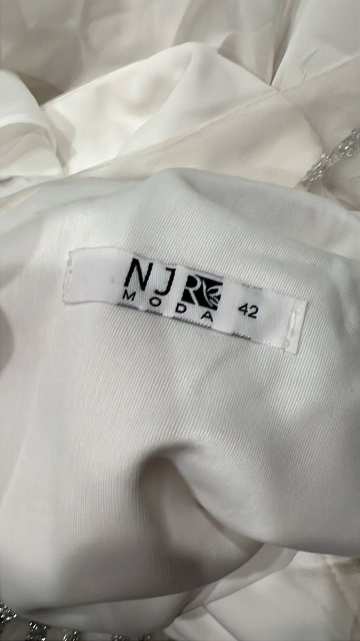 السلام عليكم عندي هاي الفساتين للبيع والابيض وياها حتى الحذاء هديه كلش نازك مال مهر بس عفيه  الي جذابه وتدور حجي وساعه تكعد تسال وبعدين تختفي واشك هم ولد لا يدددخلون


**إذا كنت صاحب هذا الإعلان وتريد حذفه لأي سبب، رجاءا أرسل رسالة إلى الدعم الفني**