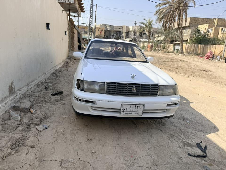 بطه للبيع موديل ٩٢بسمي السيارة عايزه غراض الداخل لاتصال***********
