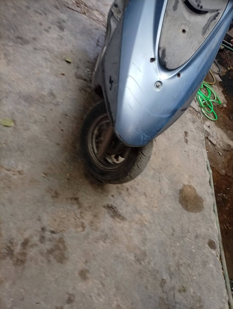 السلام عليكم دراجة ابريزللبيع كاملة كلهة بلادية مكينة ناعمةكهرباءية شغالة مكان بغداد  الجديدة سعر600وبيهة مجال بسيط ***********
