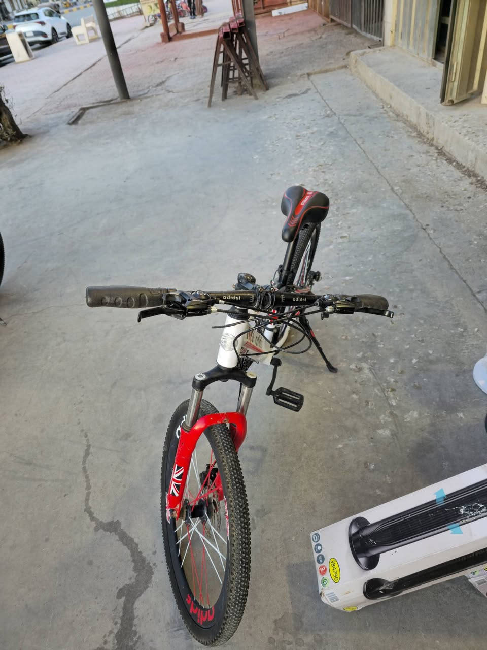 adidsi 
حجم 24 نضيف كما موضح بالصور 
***********
