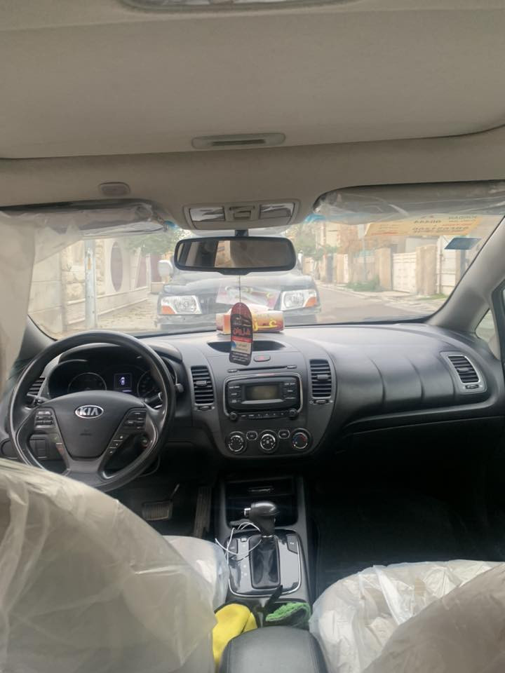 سلام عليكم سيراتو 2018 للبيع سيارة كفالة عامة من الصبغ بيها شكم قطعة بارد موضحة بل سونار رقم وهزة  وسنوية جديدة محرك سبورت 2000كير ومحرك كفالة السيارة سبيرها ما نازل
المواصفات 
فتحة سقف 
تحكمات ستيرن 
٣انضمة قيادة
مري شفط
رادارات جانبية 
والباقي موصفات معروفة
السعر:138وبيها مجال
المكان الغزالية
الرقم ***********
