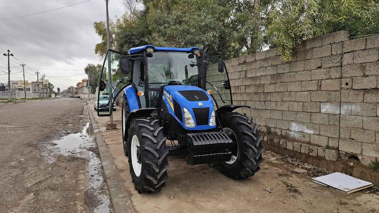 للبيع نيوهولند 110موديل 2014 بلوماستر رقم و سنوية تايرات جديد بس محرك تحمير بدون بخار بعد ما مفتوع براغي مكان اربيل سعر ٢٥ مليون بية مجال شويه***********
