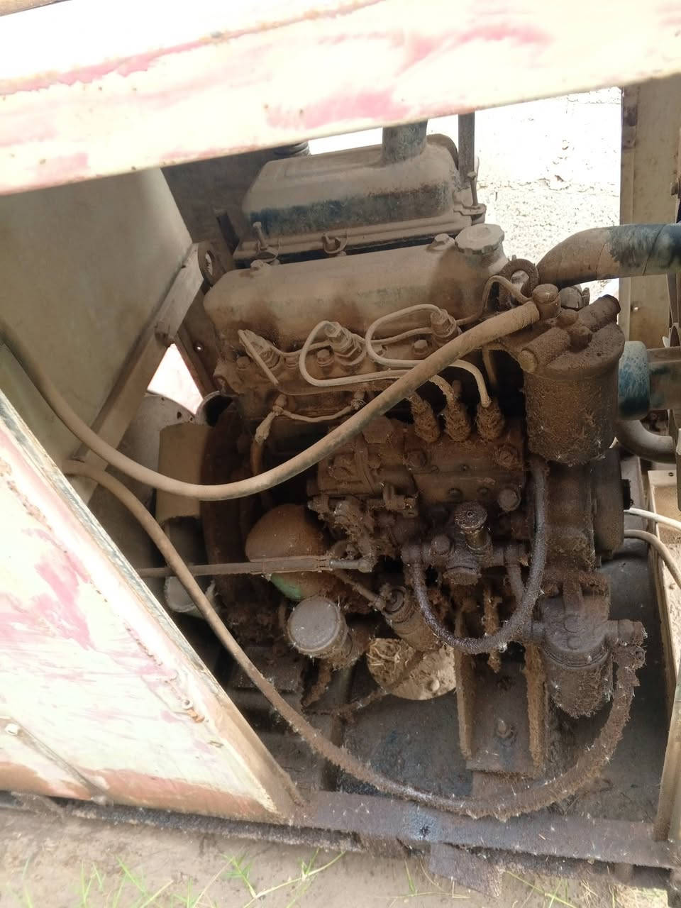 مولد للبيع محرك نيسان شغال اربعه بستم 15 كيفي. 10 ورقات ***********
