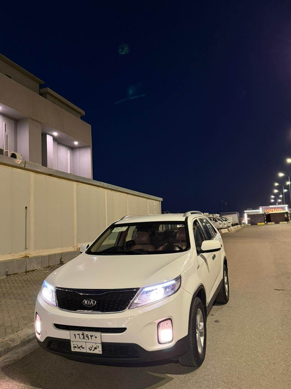 كيا  سؤرينتؤ  ٢٠١٤ 
كلين  بئ  بؤياغ  سةيارةكة  زؤر  خاوينة 
٣مقعد  تةبريد  مةركةزي  
مةكينة  چوار  پستن 
*********** أربيل, العراق
