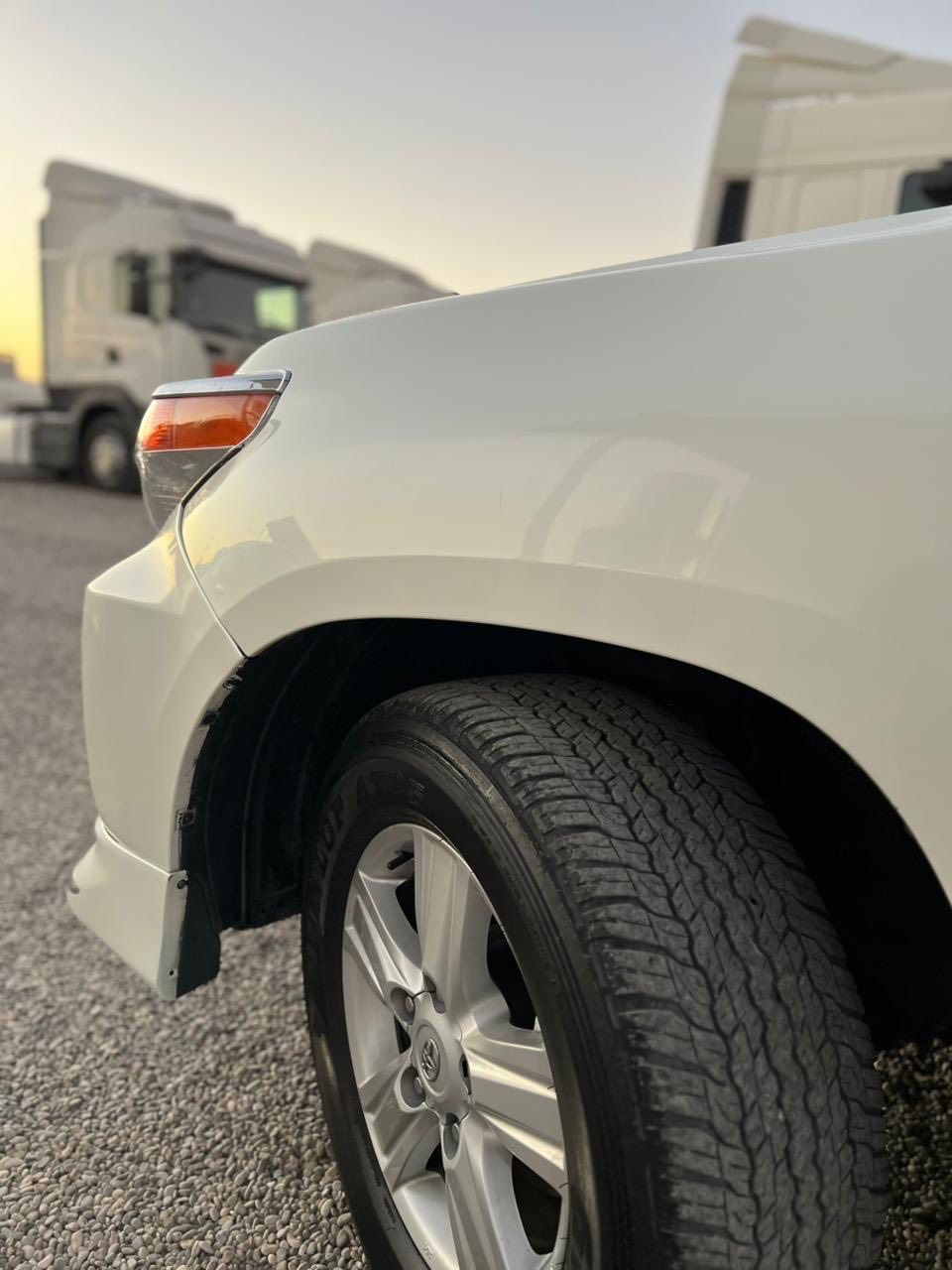 تۆیۆتا لاندکرۆز 2014 
٨ بستۆنی فوول مواسەفات ١٤٧ هەزاری  حەقیقی ڕۆشتووە بەشەرت ..
نموونە لە جوانی و تازەییدا ئەشیای بیلادی لەگەڵە
 بێ بۆیاخ و کرانەوە و گۆڕاویش بەشەرت تەعدیلیشی نیە زۆر زۆر تازە و جوان ماوەتەوە ... 
مەکینە و گێڕ بەشەرت نەکراوەتەوە بێ نوقسانیە .. 
فول مواسەفات برێم (شەغال ،سڵاید ،،٤ کامێرا ،،  بەسمە ،، سەلاجە ،، کوشن جلد ،، نیضامی ئیکۆ،، ،، ئاوێنە شەفت ،، بەخی ئاو ،،  کوشن کارەبا ،، ٤ کامێرە ،، حاسە  ،، لید و زینۆن بیلادی ،، حەریقی بەرپێ زۆر مواسەفاتی تر ..)

سعر ٤١٠ $

سەنەوی و فەحسی تازە تازەکراوەتەوە.
٤ تایەی زۆر باشی لەژێرایە دەنلوبی شەریکە 
پێش و دوای چرکەی تیا نیە ..
شوێن / هەولێر

ژمارەی خاوەنی 
 ***********
