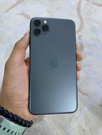 ايفون 11 برو ماكس بطارية 91 % ذاكرة 256  مبدل شاشة وبيها ضربة خفيفة مو...