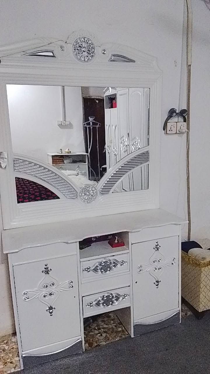 سلام عليكم غرفة نوم نجاره عراقي صار شهرين من اخذته جديده ونظيفه كلش اخذته مليون 100ابيعه قفل 900 مكاني كربلاء للاستفسار ***********
