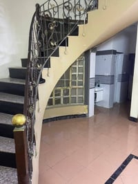 بيت للبيع او ايجار حي الجهاد ضباط حي الحسين قريب السريع ١٥٠ متر طابق ا...